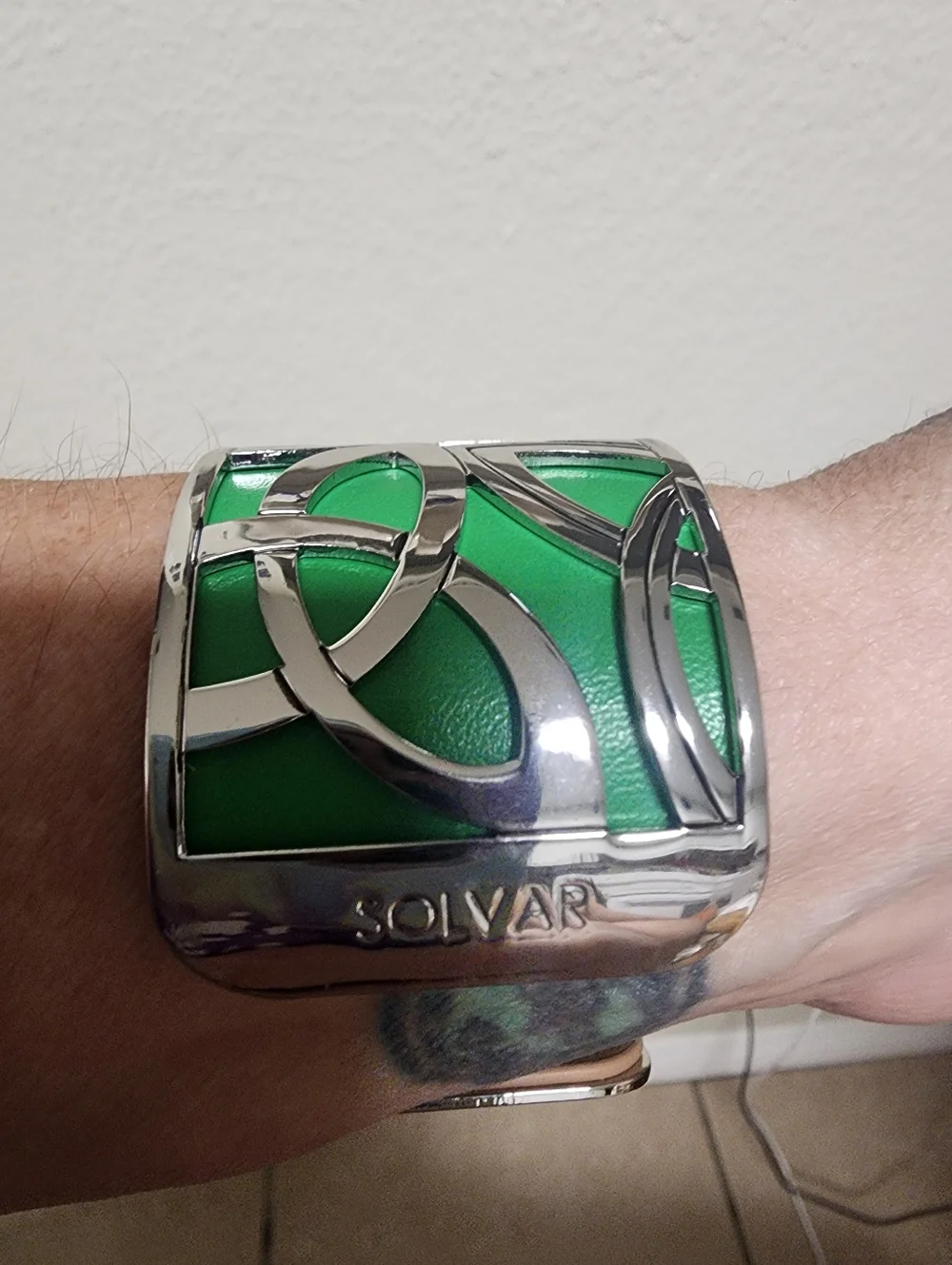 Solvar Green Leather Cutout Metal Cuff Bracelet